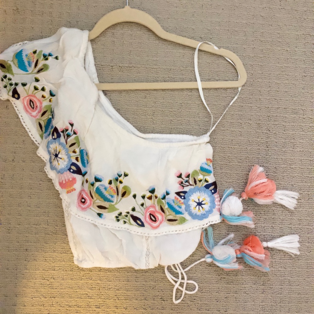 Never worn crop top with beautiful tassel